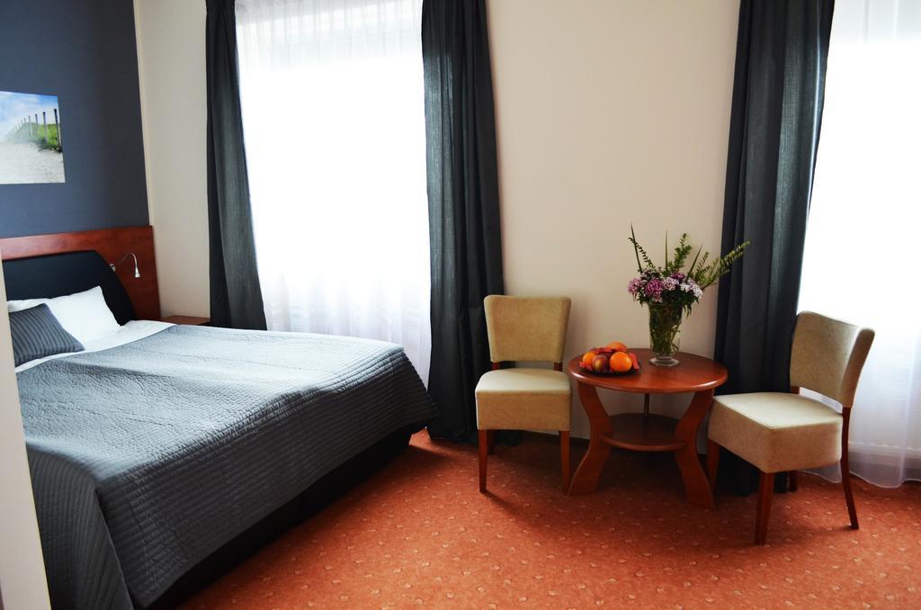 Hotel Gorski Pruszcz Gdanski Bagian luar foto